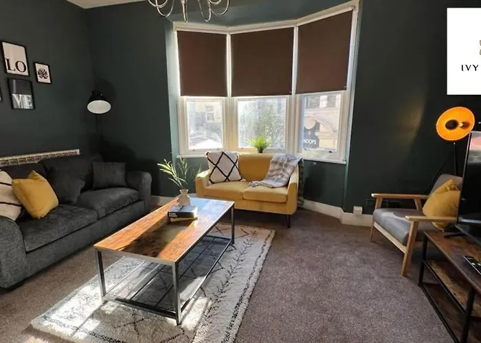 Central Three Bedroom Flat I Sleep Up To 9 Guests